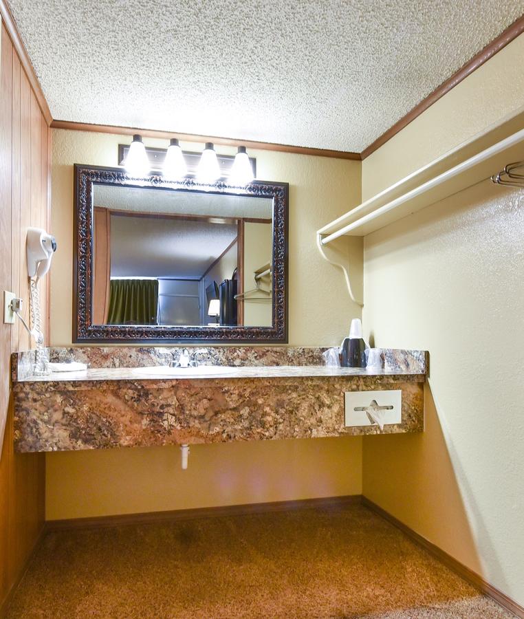 Interstate Inn - thumb 8