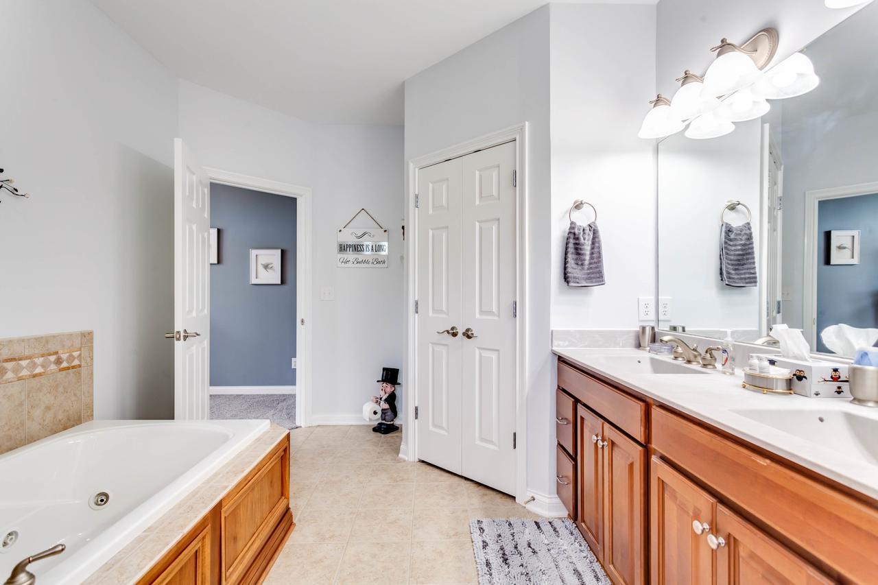 Yacht Club Cabana - thumb 17