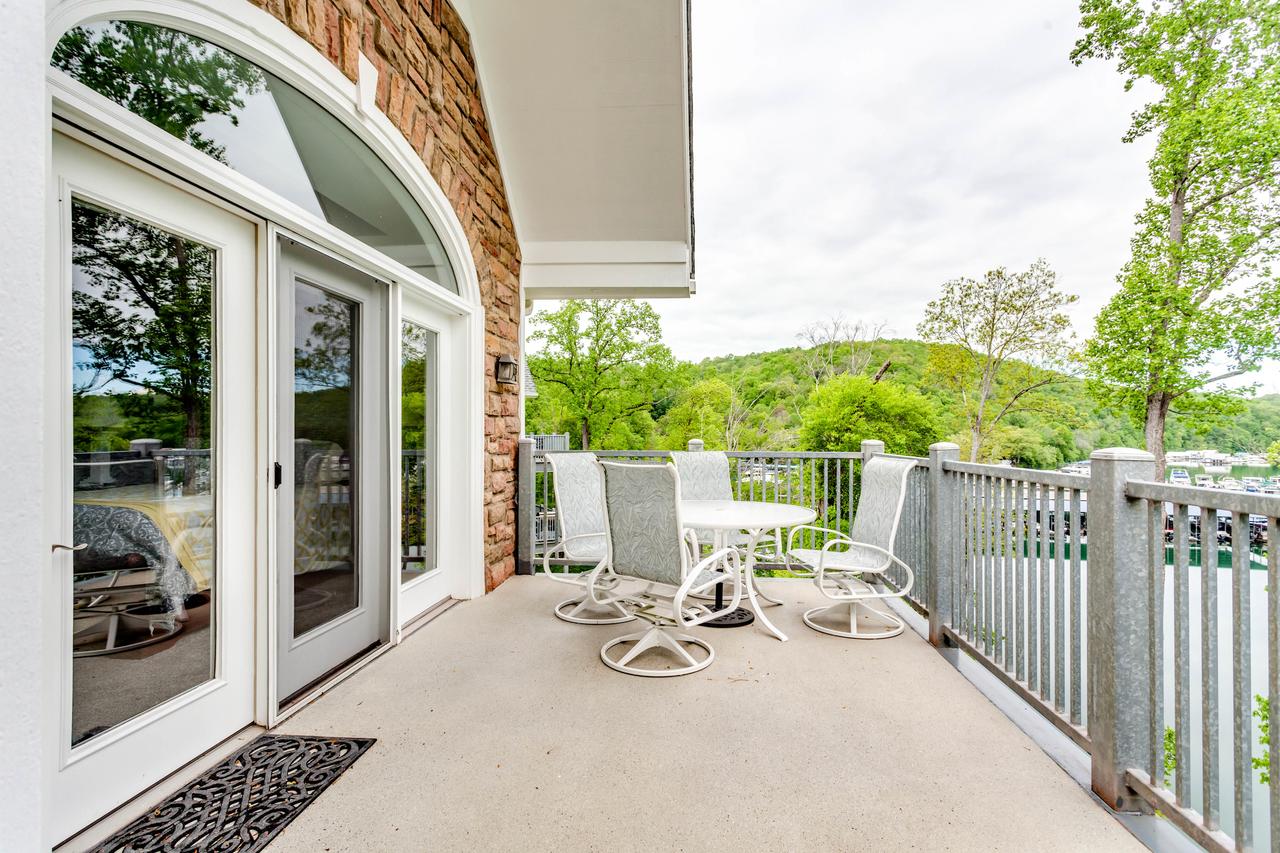 Yacht Club Cabana - thumb 1