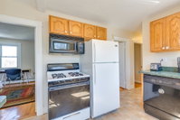 3 Bed Apartment w/ Free Parking Near Boston College Accommodation Massachusetts