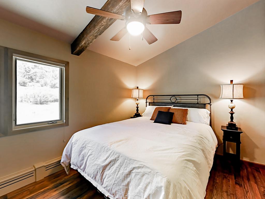 35 Upper Woodbridge Rd Condo Unit 19EF - thumb 2