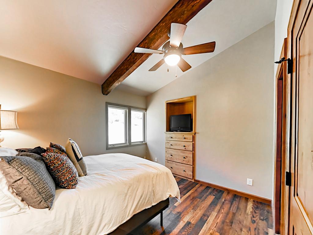 35 Upper Woodbridge Rd Condo Unit 19EF - thumb 3