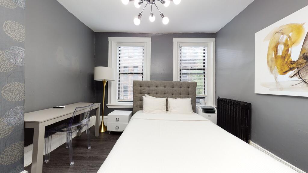5-23 Perfect Downtown Studio For Two! - thumb 2
