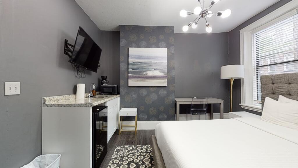 5-23 Perfect Downtown Studio For Two! - thumb 1
