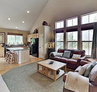 All-Season Granby Ranch Home with Private Hot Tub home - Accommodation Massachusetts