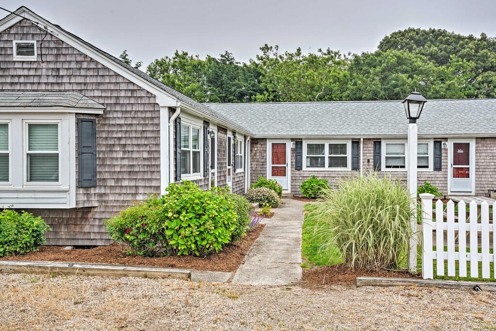 Beachy Cape Cod Condo, Walk To Coast & Dining - thumb 2