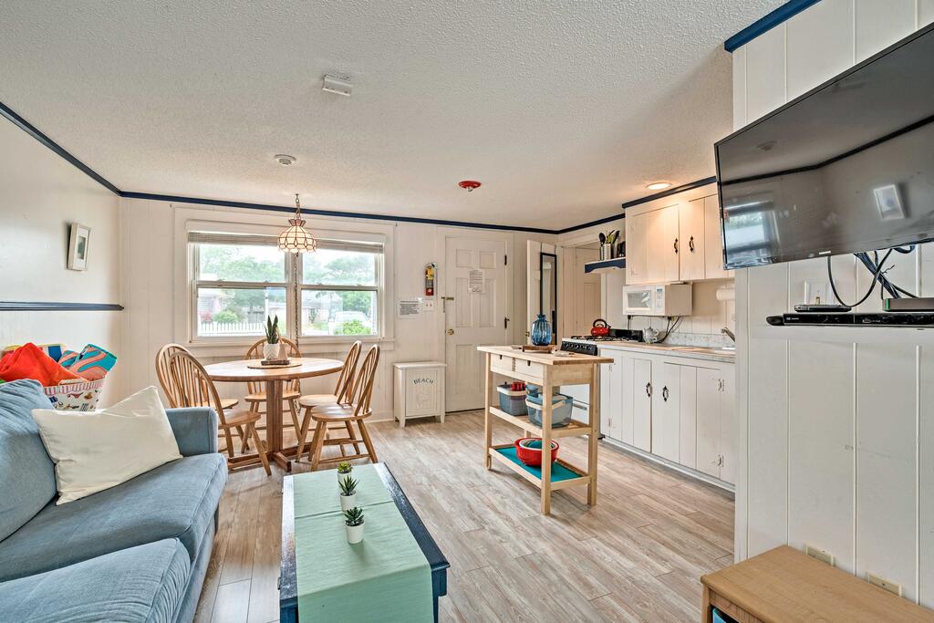 Beachy Cape Cod Condo, Walk To Coast & Dining - thumb 0