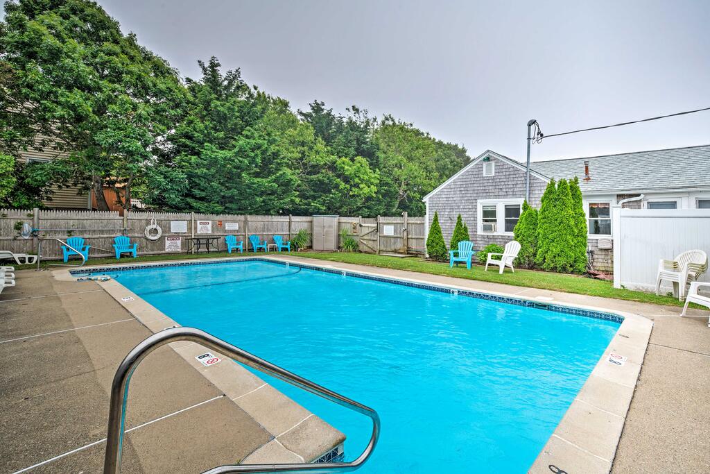 Beachy Cape Cod Condo, Walk To Coast & Dining - thumb 1
