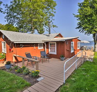 Blind Sodus Bay Family Cottage on the Waterfront - Accommodation Massachusetts