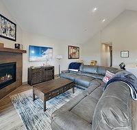 Brand-New Townhome w/ Private Balcony  Fireplace townhouse - Accommodation Massachusetts