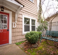 Bullion Street COTTAGES. 1/2 BLOCK WALK TO ALL D - Accommodation Massachusetts