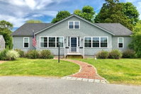 Cape Cod Escape Newly Renovated- Walk to Beach Accommodation Massachusetts