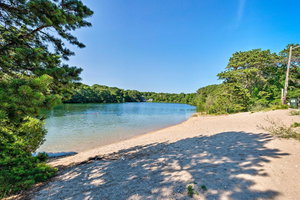Cape Cod House With Grill And Yard - Drive To Beach!
