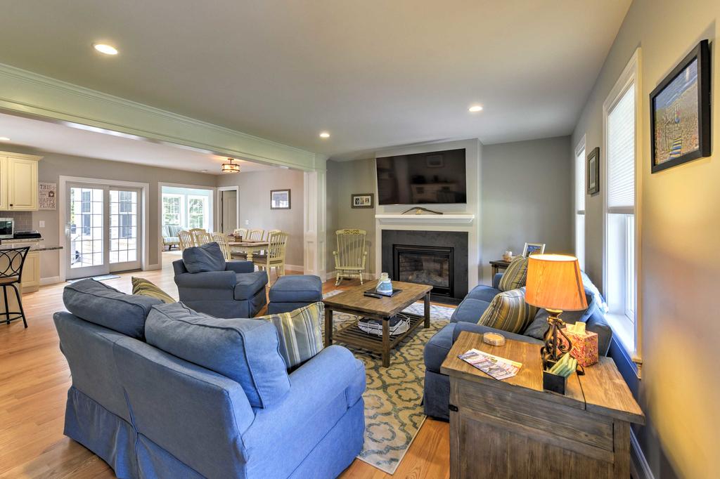 Cape Cod House With Hot Tub - Walk To Private Beach! - thumb 2