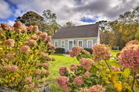 Charming Cottage with Deck - Walk to Skaket Beach Accommodation Massachusetts