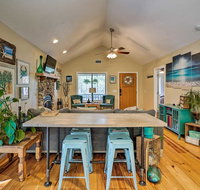 Charming Home with Deck 5 Mi to Mtn High Resort - Accommodation Massachusetts