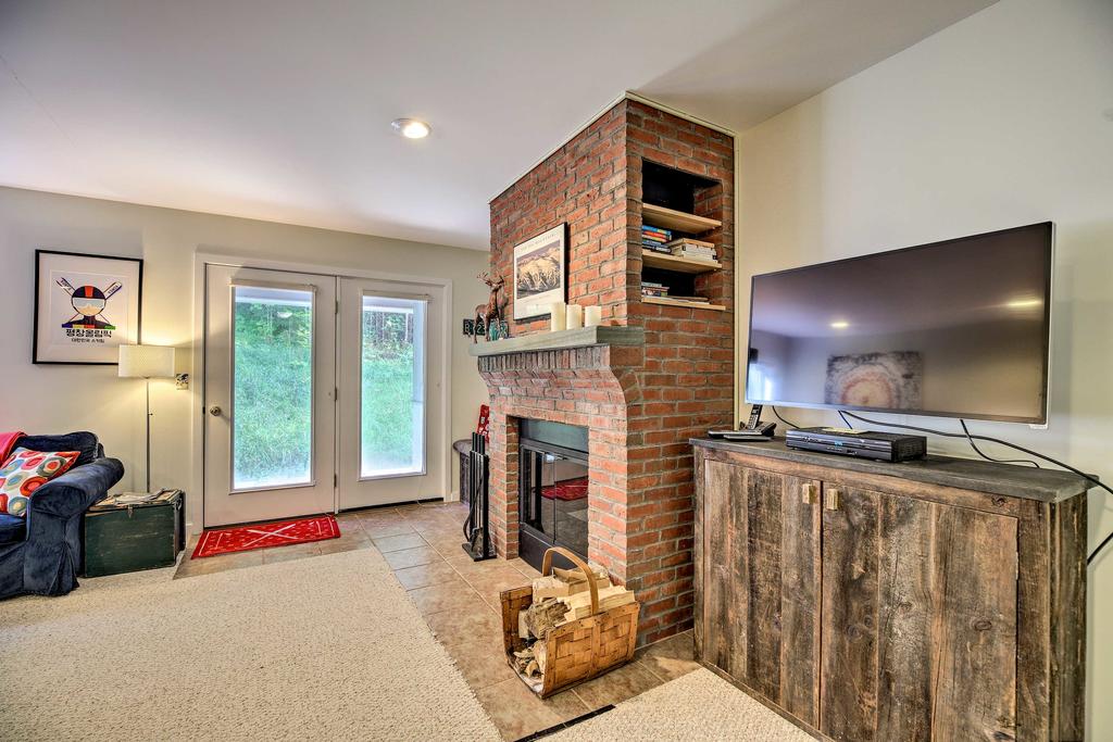 Cozy Condo With Patio, Walk To Burke Mountain! - thumb 2