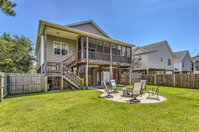 Family Beach Getaway with Yard - 1 Mi to Ocean Accommodation Massachusetts
