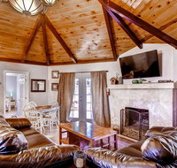 Harmony Hilltop Hideaway - 3BR/2BA - Accommodation Massachusetts