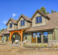 Hillside Pine Home on 12.6 Acres w/Mountain Views - Accommodation Massachusetts