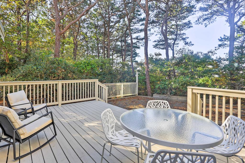 Modern Cape Cod Condo, Walk To Nantucket Sound! - thumb 0