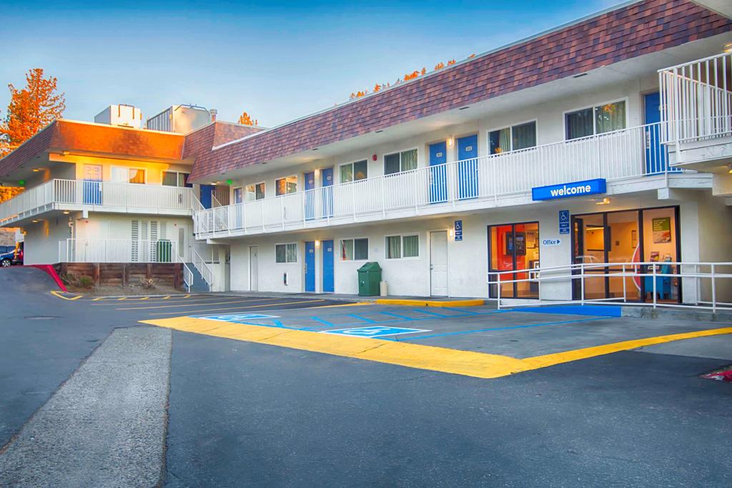 Motel 6-Mammoth Lakes, CA - thumb 1
