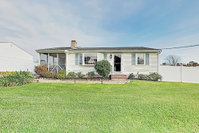 New Listing Charming Port Cottage - Walk to Beach home Accommodation Massachusetts