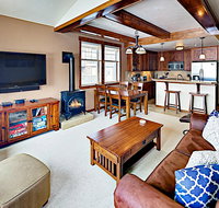 New Listing Mountain Haven On Ski Shuttle Route Townhouse - Accommodation Massachusetts