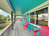 New Listing Stilted Home Bay Views Fenced Yard Home Accommodation Massachusetts