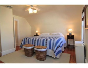 Private Bedroom In Home With Intellectuals