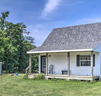 Quaint Temperanceville Farm Cottage with Porch - Accommodation Massachusetts