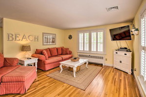 Quiet Cape Cod Home With Gazebo & Walk To Beach