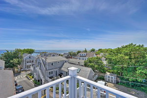 Splendid Provincetown Penthouse Apartment With Deck!