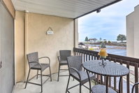 The Shores Condo with Beach Access Less Than 2 Mi to Dtwn Accommodation Massachusetts
