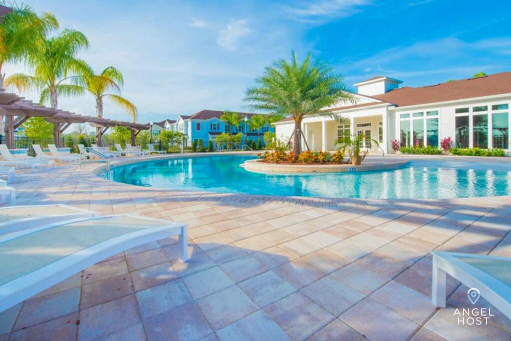 Unique Inspiration-themed Townhome Near Disney! - thumb 1