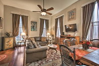 Updated Historic Apt Walk to St Charles Ave Accommodation Massachusetts