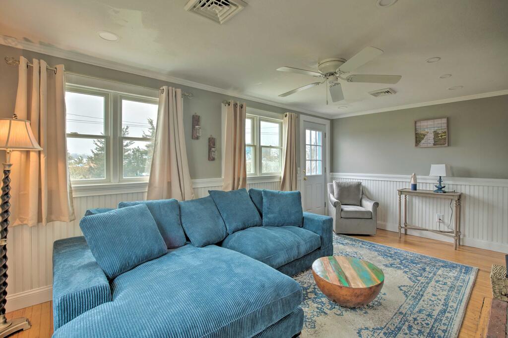 Waterfront Cape Cod Home With Sunroom & Fire Pit - thumb 3