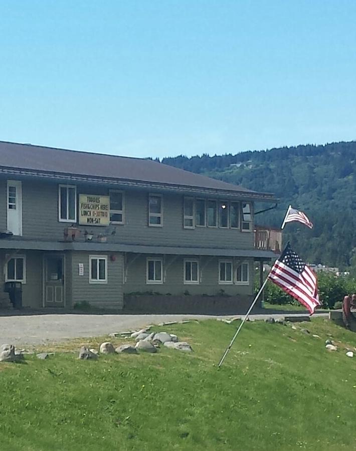 Beluga Lake Lodge - thumb 1
