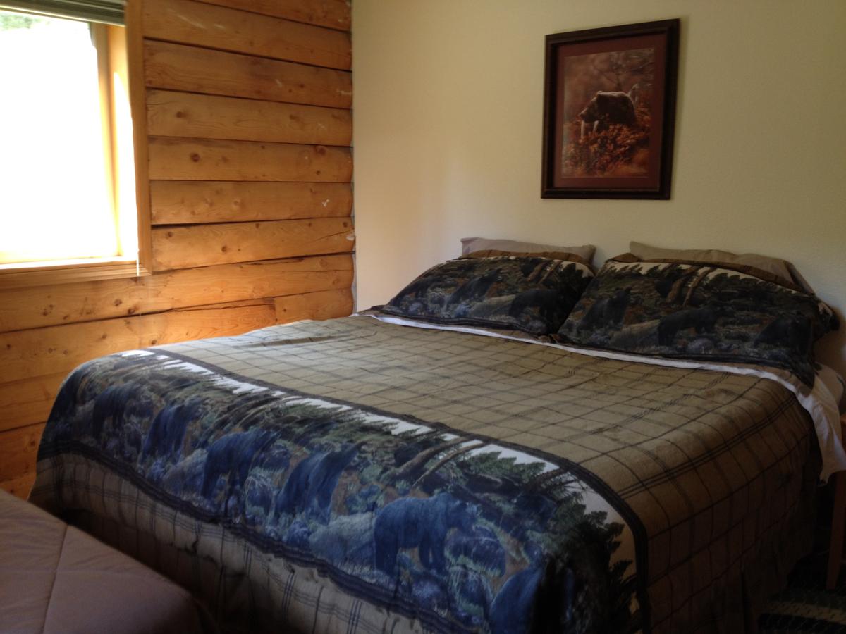Daniels Lake Lodge Cabins - thumb 21