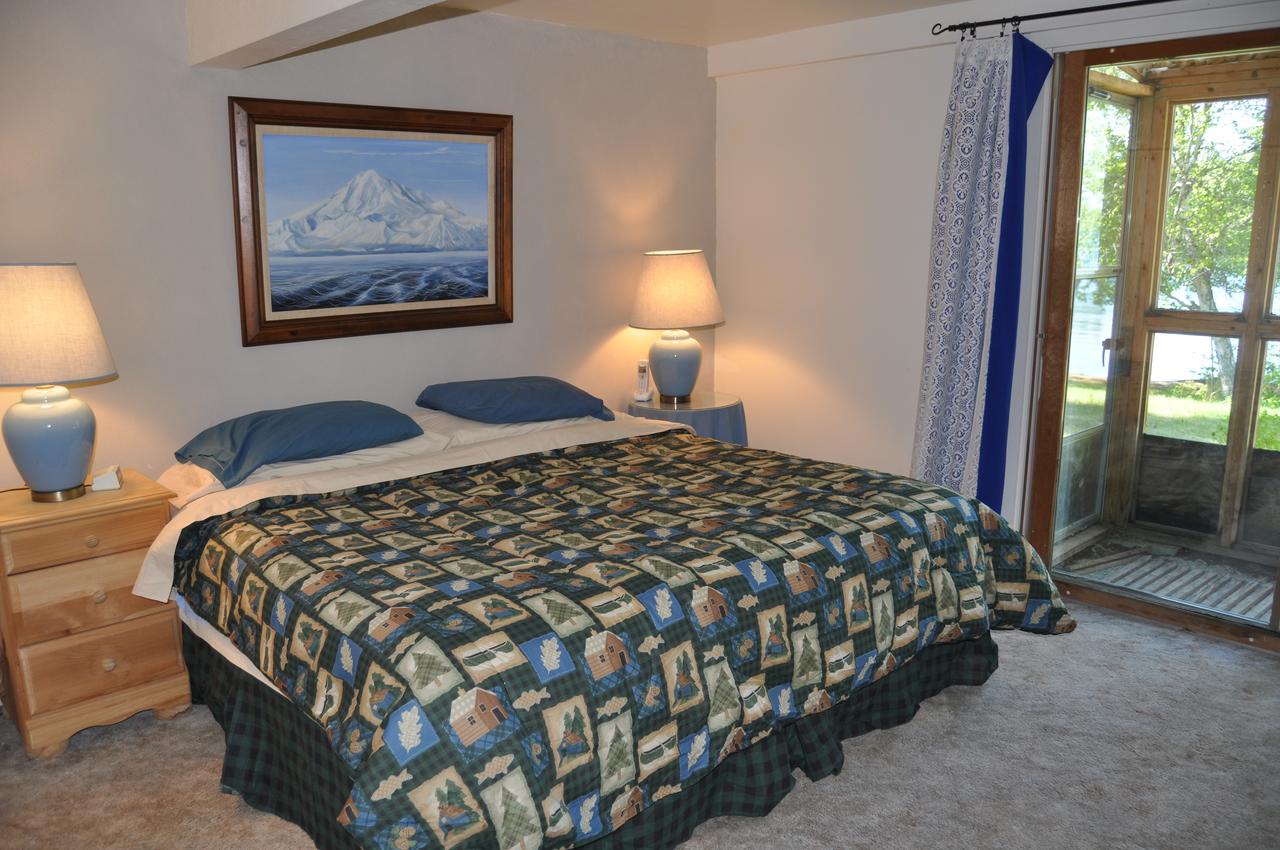 Daniels Lake Lodge Cabins - thumb 9