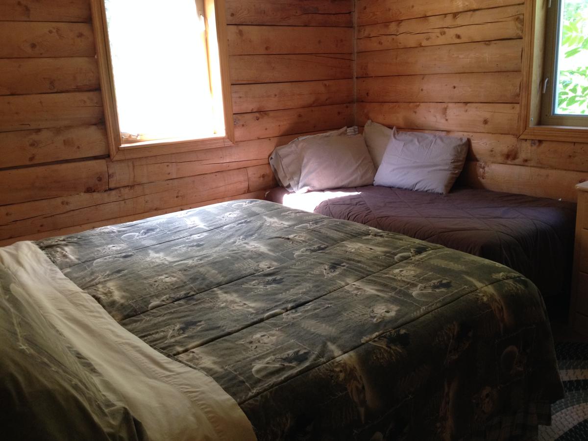 Daniels Lake Lodge Cabins - thumb 18