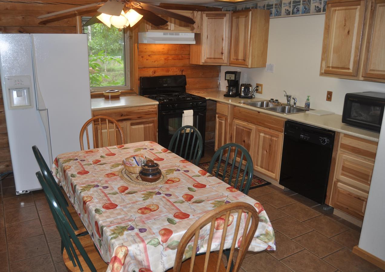 Daniels Lake Lodge Cabins - thumb 17