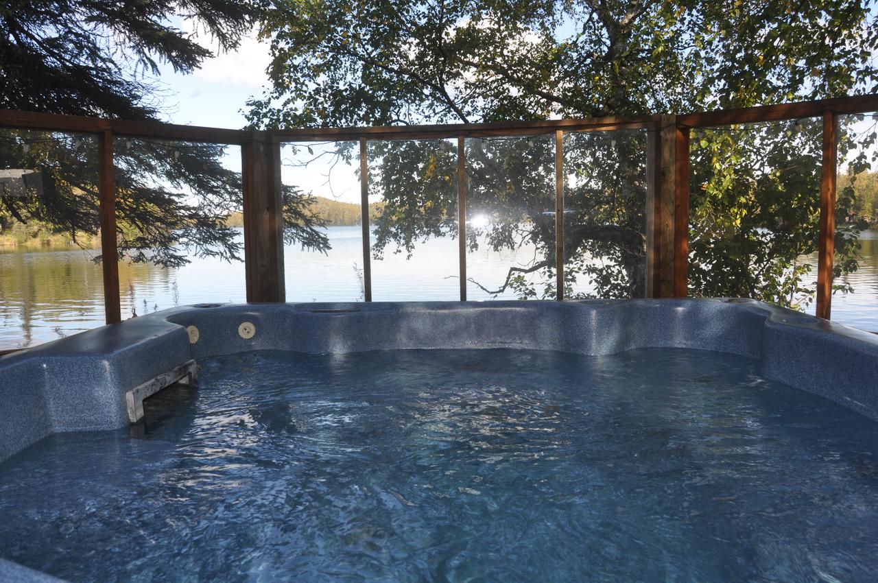 Daniels Lake Lodge Cabins - thumb 1