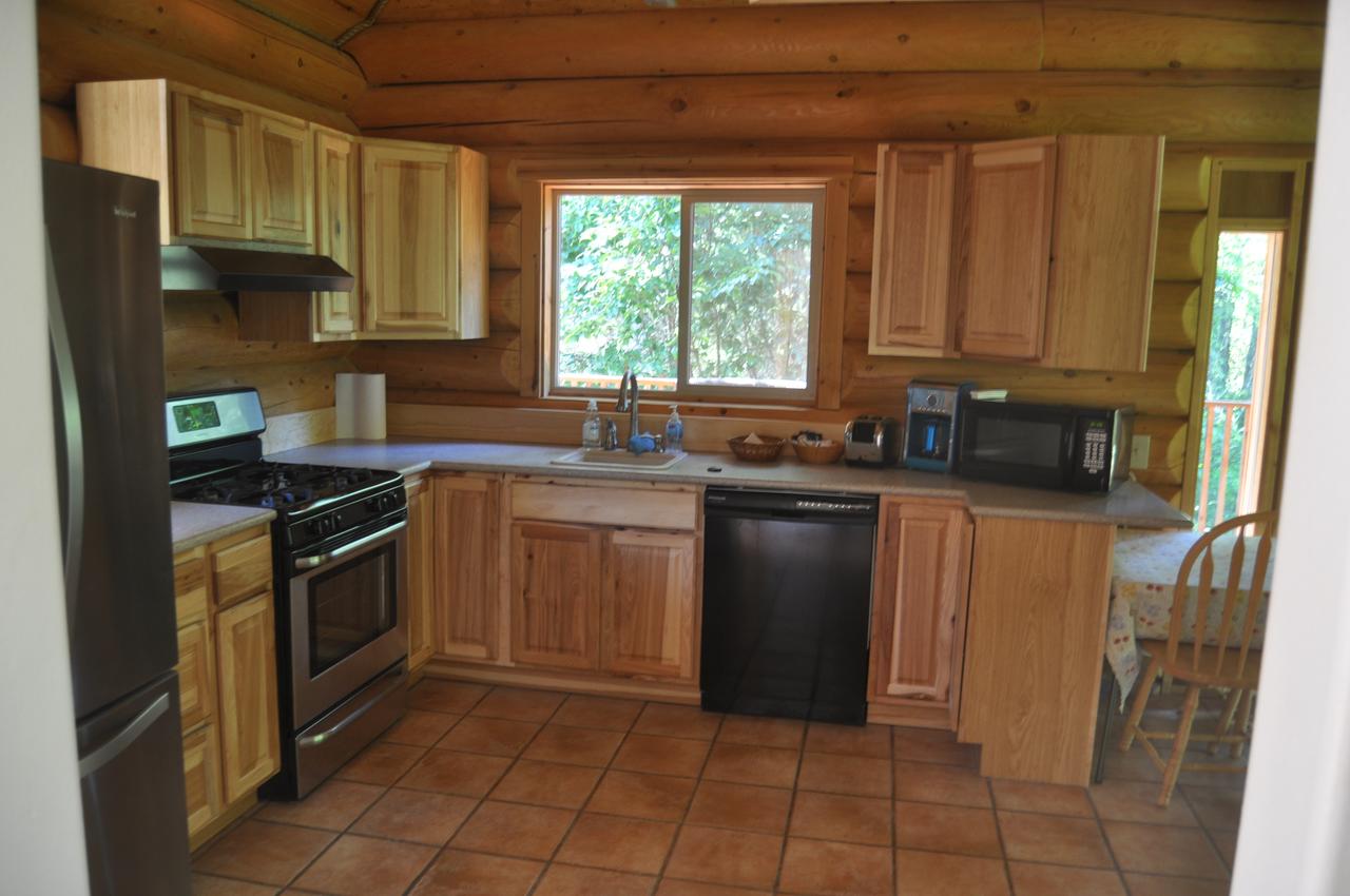 Daniels Lake Lodge Cabins - thumb 24