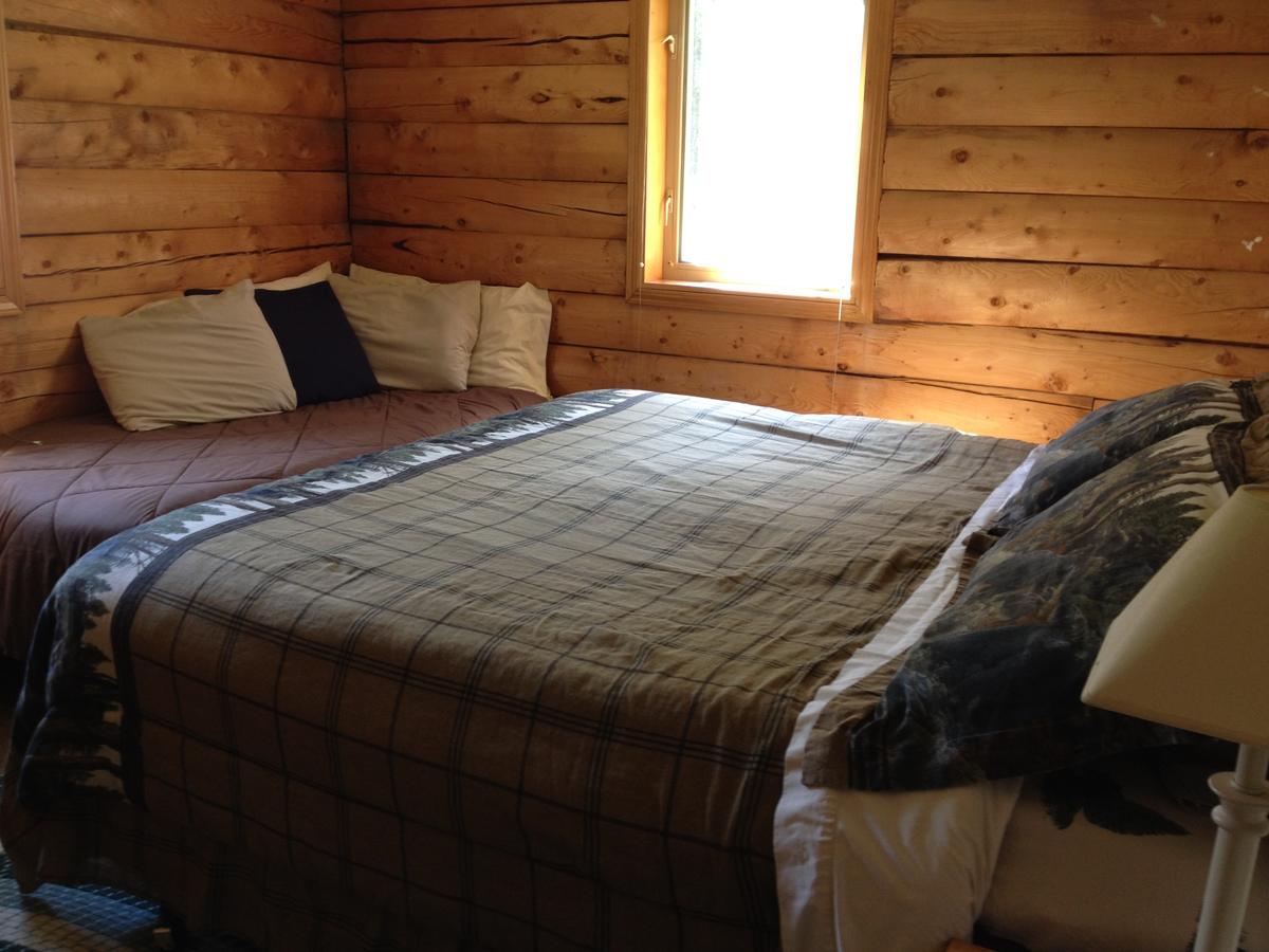 Daniels Lake Lodge Cabins - thumb 20