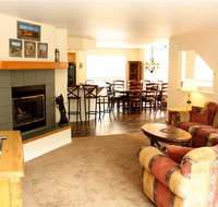 Pinecreek I - 4 BR - Private Hot Tub - Close to Town - Shuttle to Slopes - Accommodation Massachusetts