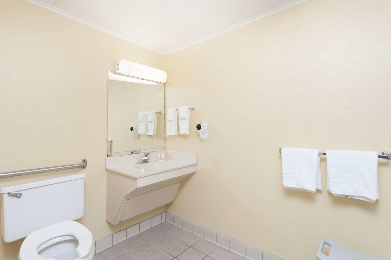 Days Inn By Wyndham Dover Downtown - thumb 12