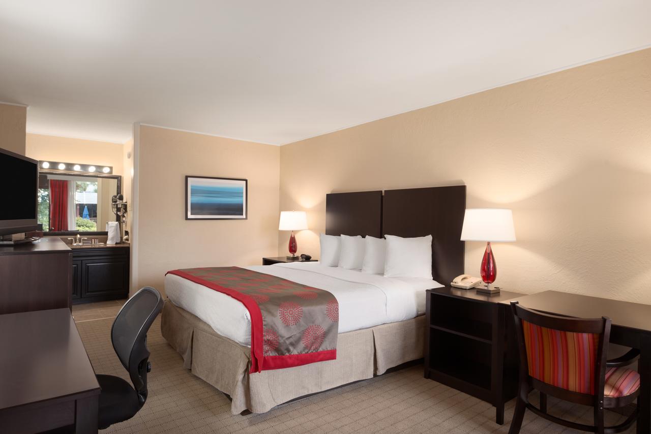 Ramada By Wyndham Naples - thumb 3