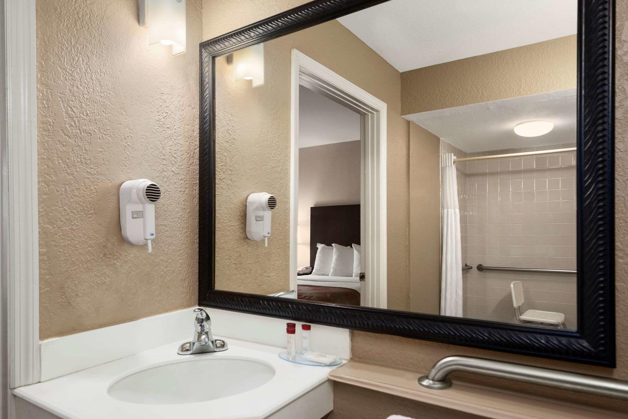 Ramada By Wyndham Naples - thumb 22