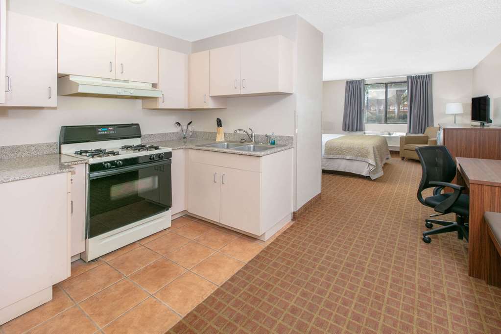 Super 8 Page/Lake Powell - thumb 12